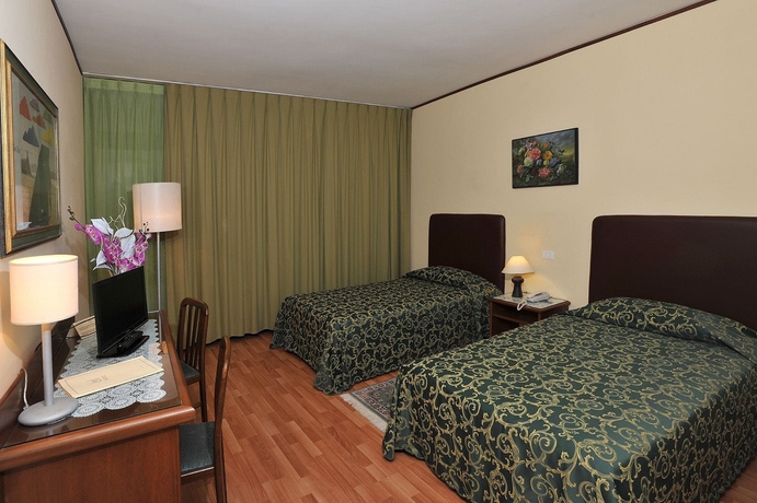 Imagen de la habitación del Hotel Lago Verde. Foto 10