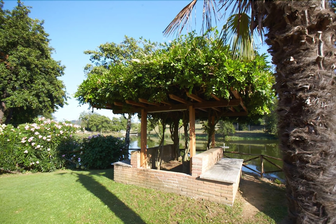 Imagen de los exteriores del Hotel Lago Verde. Foto 17