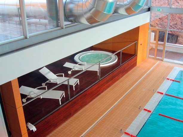 Imagen de la piscina del Hotel Lagoas Park. Foto 12