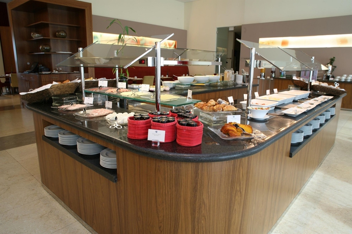 Imagen del bar/restaurante del Hotel Lagoas Park. Foto 3