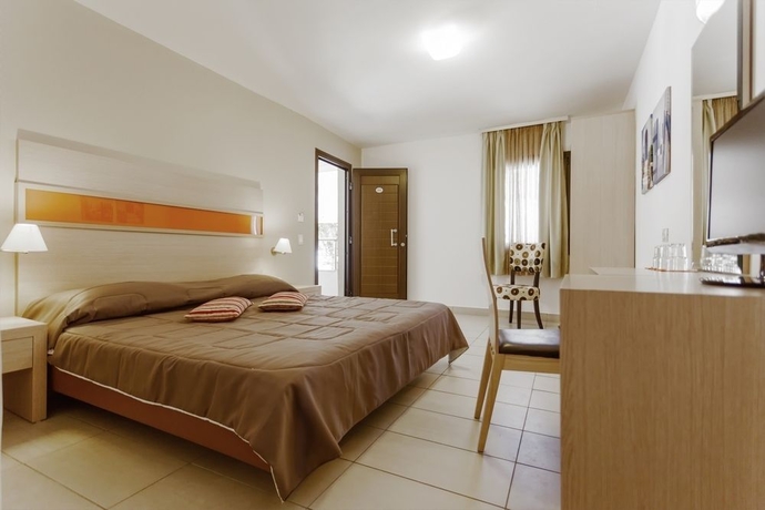 Imagen de la habitación del Hotel Lagomandra Beach. Foto 4