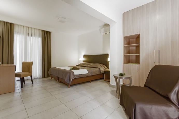 Imagen de la habitación del Hotel Lagomandra Beach. Foto 5