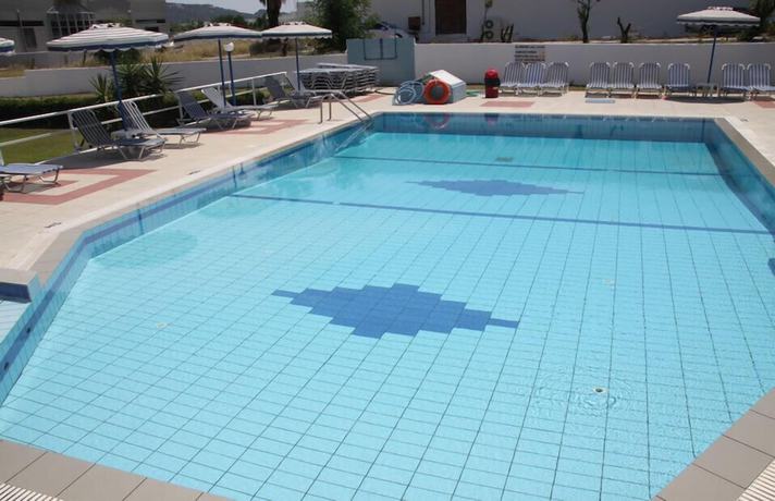 Imagen de la piscina del Hotel Lagonas Beach. Foto 13