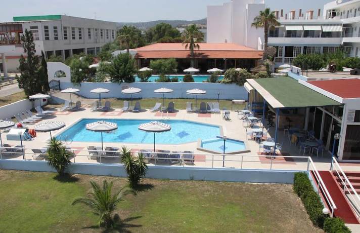 Imagen de la piscina del Hotel Lagonas Beach. Foto 14