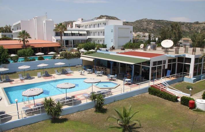 Imagen de la piscina del Hotel Lagonas Beach. Foto 16