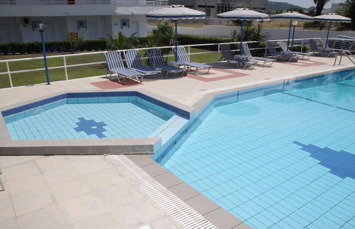 Imagen de la piscina del Hotel Lagonas Beach. Foto 17