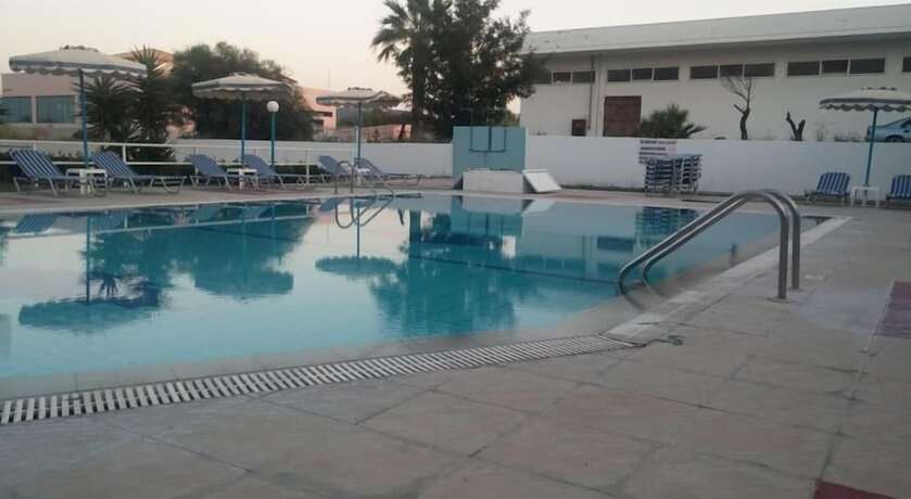 Imagen de la piscina del Hotel Lagonas Beach. Foto 19