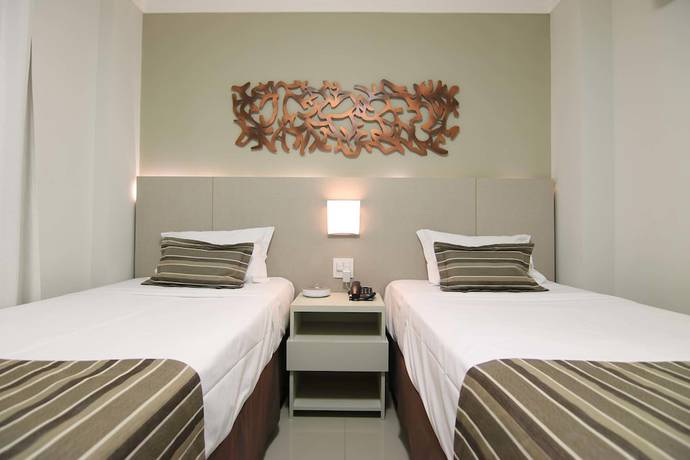 Imagen de la habitación del Hotel Lagoon Prime. Foto 16