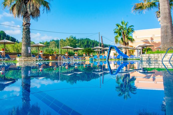 Imagen de la piscina del Hotel Lagoon and Apartments. Foto 16