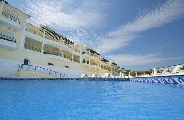 Imagen de la piscina del Hotel Lagos Bay Plaza Al. Foto 7