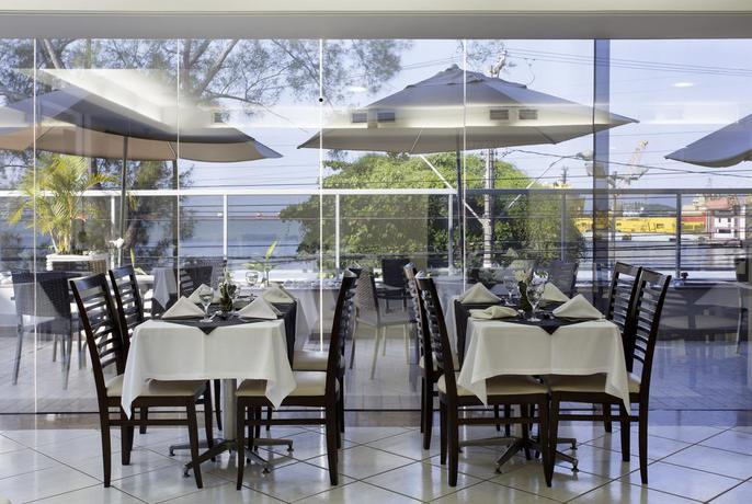 Imagen del bar/restaurante del Hotel Lagos Copa. Foto 2
