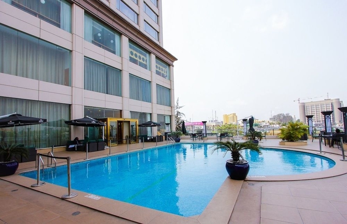 Imagen de la piscina del Hotel Lagos Oriental. Foto 12