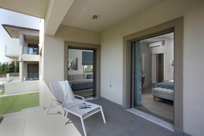 Imagen de la habitación del Hotel Lagouvardos Village. Foto 13
