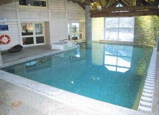 Imagen de la piscina del Hotel Lagrange Le Domaine des Ardoisi&egrave;res. Foto 7