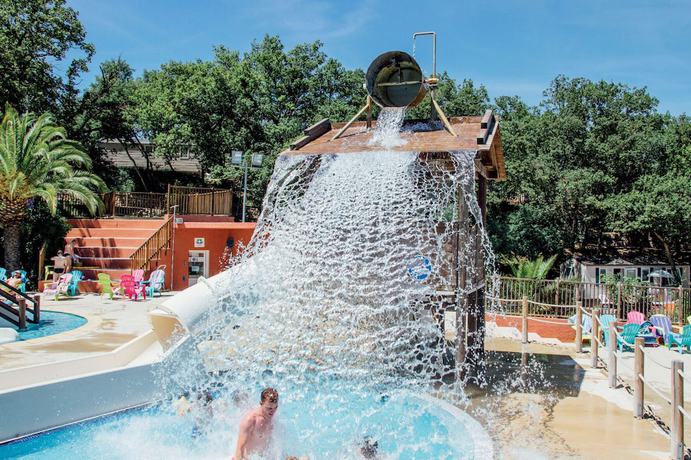 Imagen de la piscina del Hotel Lagrange Vacances Camping Le Bois Fleuri. Foto 10