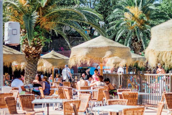 Imagen del bar/restaurante del Hotel Lagrange Vacances Camping Le Bois Fleuri. Foto 4