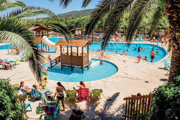 Imagen de la piscina del Hotel Lagrange Vacances Camping Le Bois Fleuri. Foto 11