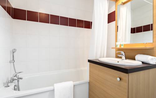 Imagen de la habitación del Hotel Lagrange Vacances Le Domaine Des Cazelles. Foto 2