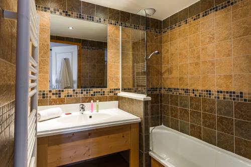 Imagen de la habitación del Hotel Lagrange Vacances Les Balcons Des Aiguilles. Foto 9