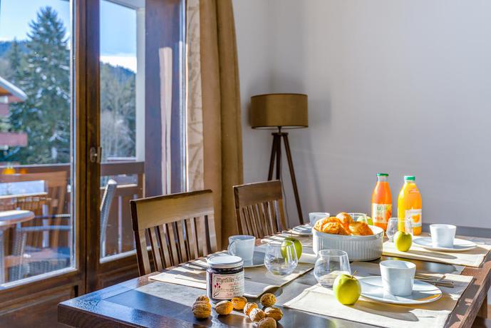 Imagen general del Hotel Lagrange Vacances Les Fermes Emiguy. Foto 7