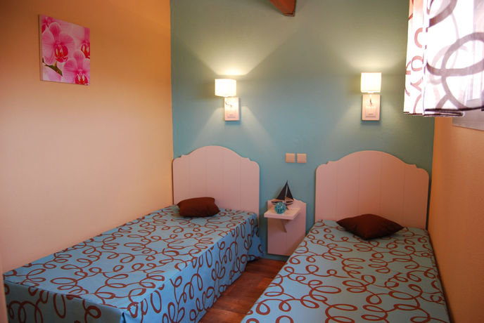 Imagen de los exteriores del Hotel Lagrange Vacances Les Jardins De Neptune. Foto 4