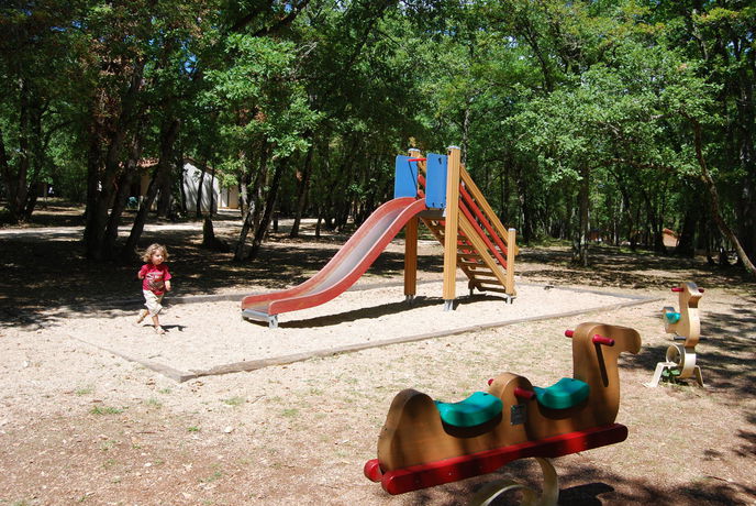 Imagen de la piscina del Hotel Lagrange Vacances Les Ségalières. Foto 15