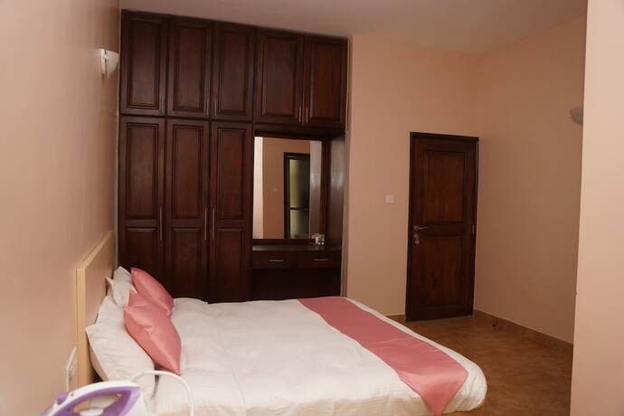 Imagen general del Hotel L&agrave; Ponye Apartment. Foto 9
