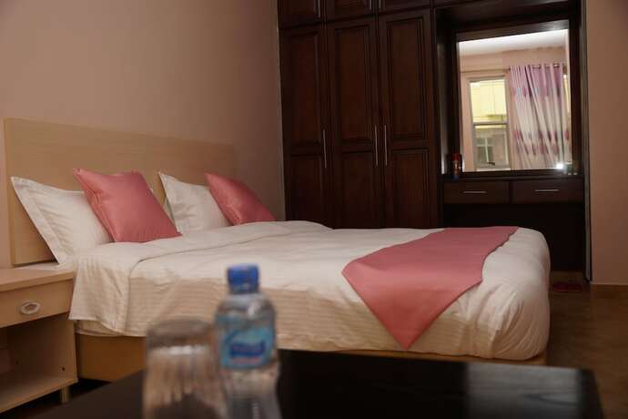 Imagen general del Hotel L&agrave; Ponye Apartment. Foto 10