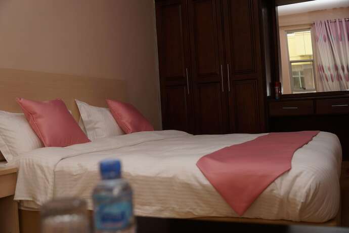 Imagen general del Hotel L&agrave; Ponye Apartment. Foto 12
