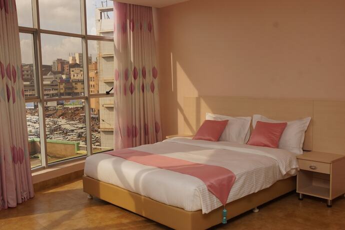 Imagen general del Hotel L&agrave; Ponye Apartment. Foto 14