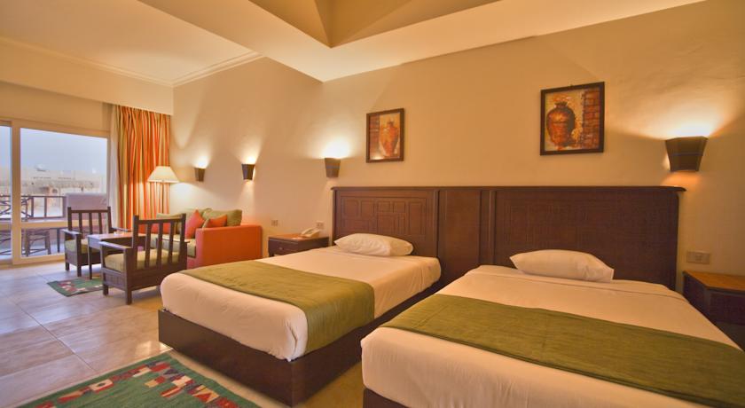 Imagen general del Hotel Laguna Beach Marsa Resort. Foto 4