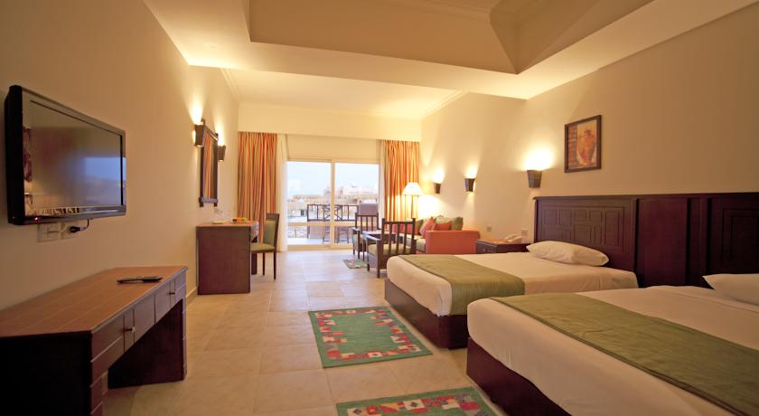 Imagen general del Hotel Laguna Beach Marsa Resort. Foto 6