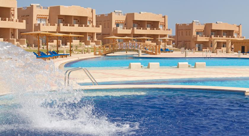 Imagen general del Hotel Laguna Beach Marsa Resort. Foto 9