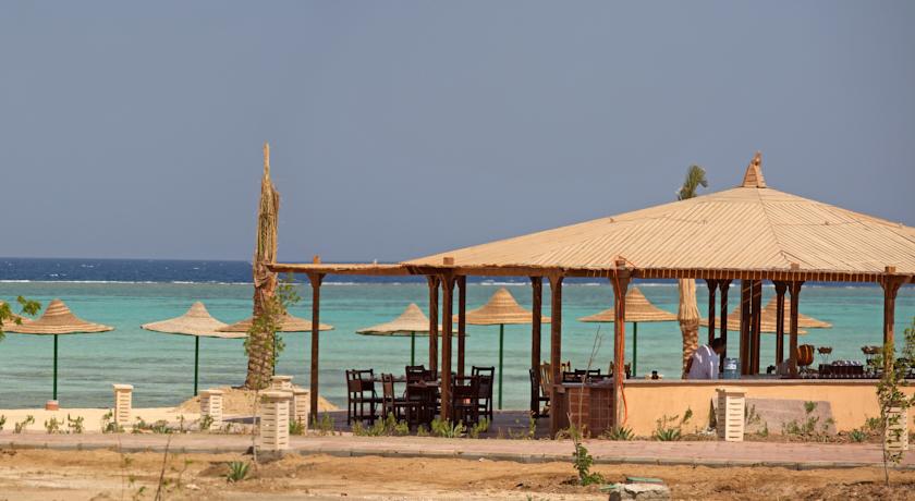 Imagen general del Hotel Laguna Beach Marsa Resort. Foto 10