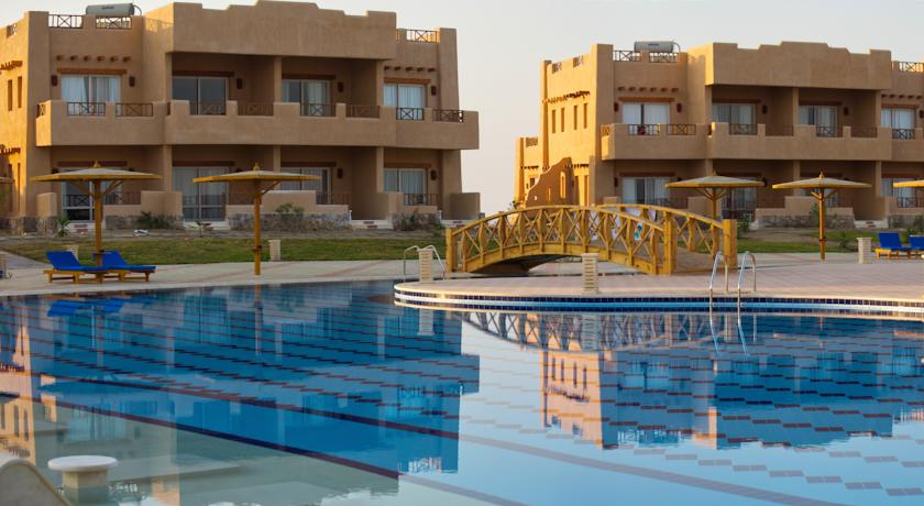 Imagen general del Hotel Laguna Beach Marsa Resort. Foto 11