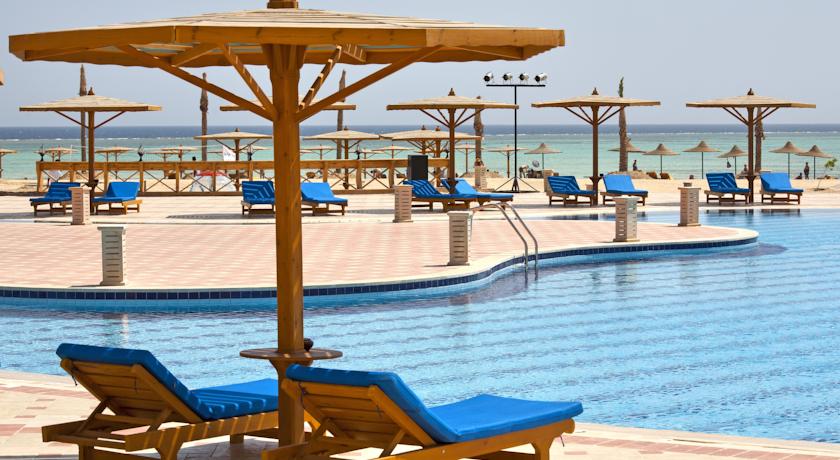 Imagen general del Hotel Laguna Beach Marsa Resort. Foto 12