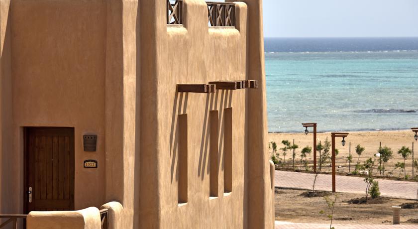 Imagen general del Hotel Laguna Beach Marsa Resort. Foto 13