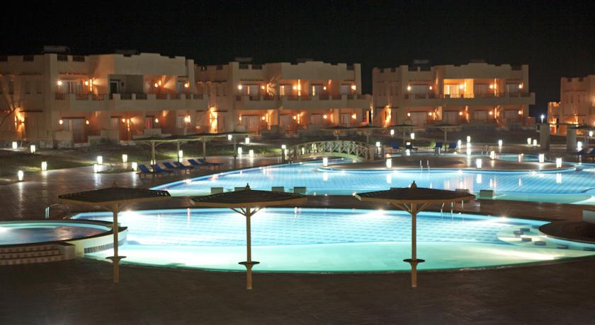 Imagen general del Hotel Laguna Beach Marsa Resort. Foto 14
