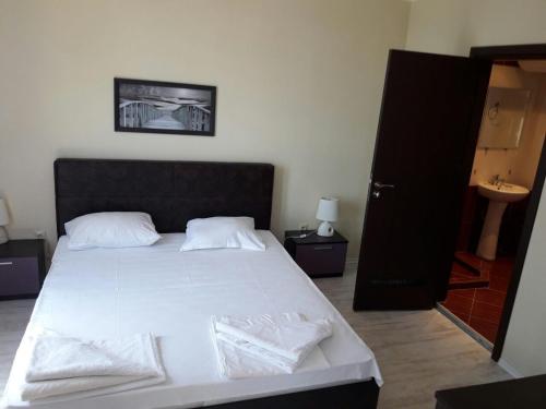 Imagen general del Hotel Laguna Beach, Ravda. Foto 7