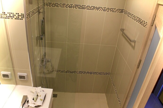 Imagen de la habitación del Hotel Laguna Beach Resort Jomtien. Foto 39
