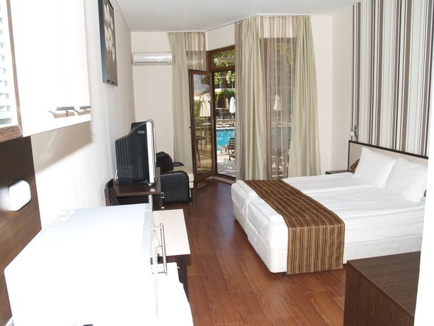 Imagen general del Hotel Laguna Beach Resort & Spa. Foto 9