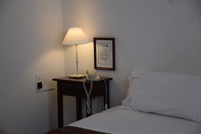 Imagen de la habitación del Hotel Laguna, Chascom&uacute;s. Foto 4
