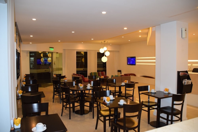 Imagen de los interiores del Hotel Laguna, Chascom&uacute;s. Foto 10