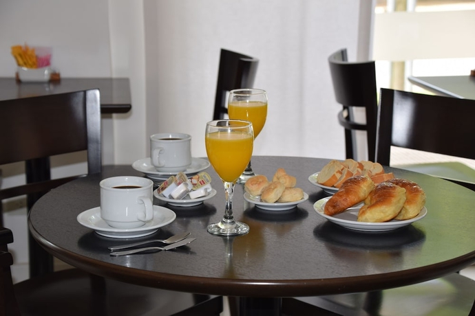 Imagen de los interiores del Hotel Laguna, Chascom&uacute;s. Foto 12