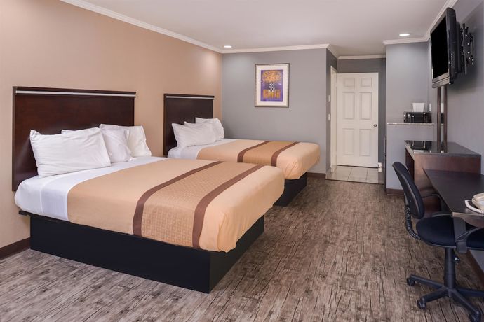 Imagen de la habitación del Hotel Laguna Inn and Suites. Foto 4