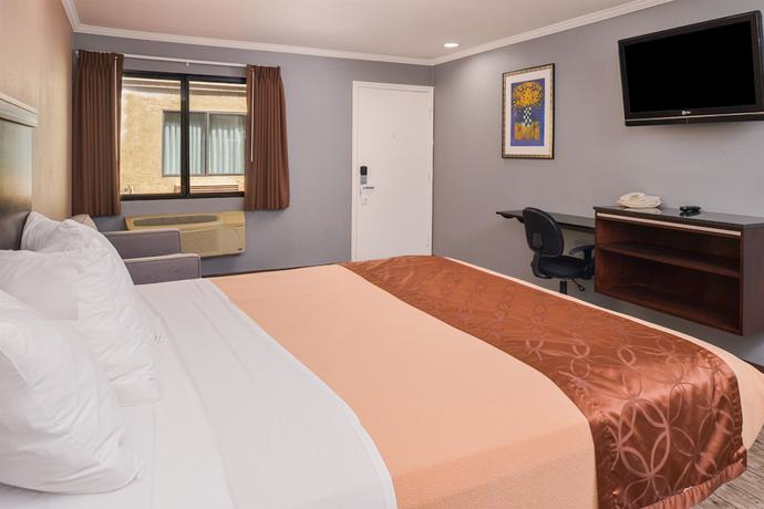 Imagen de la habitación del Hotel Laguna Inn and Suites. Foto 8