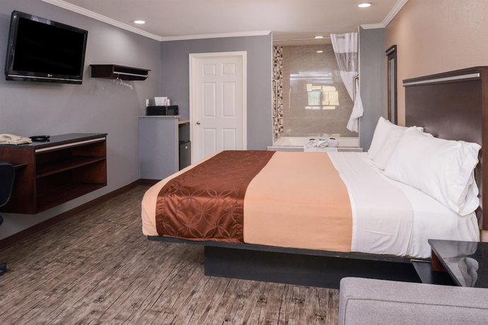 Imagen de la habitación del Hotel Laguna Inn and Suites. Foto 9