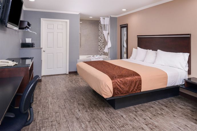Imagen de la habitación del Hotel Laguna Inn and Suites. Foto 12