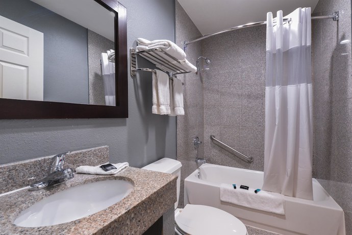 Imagen de la habitación del Hotel Laguna Inn and Suites. Foto 14