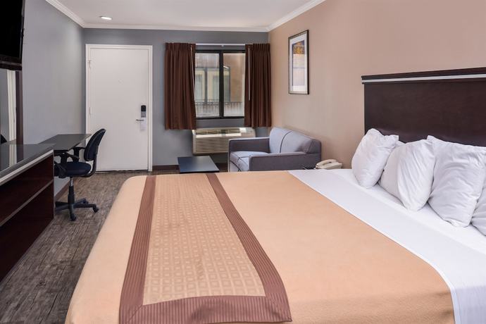 Imagen de la habitación del Hotel Laguna Inn and Suites. Foto 16